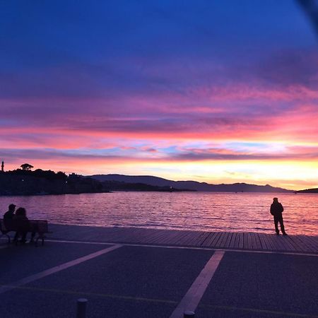 Ayshe Hotel Foça Buitenkant foto