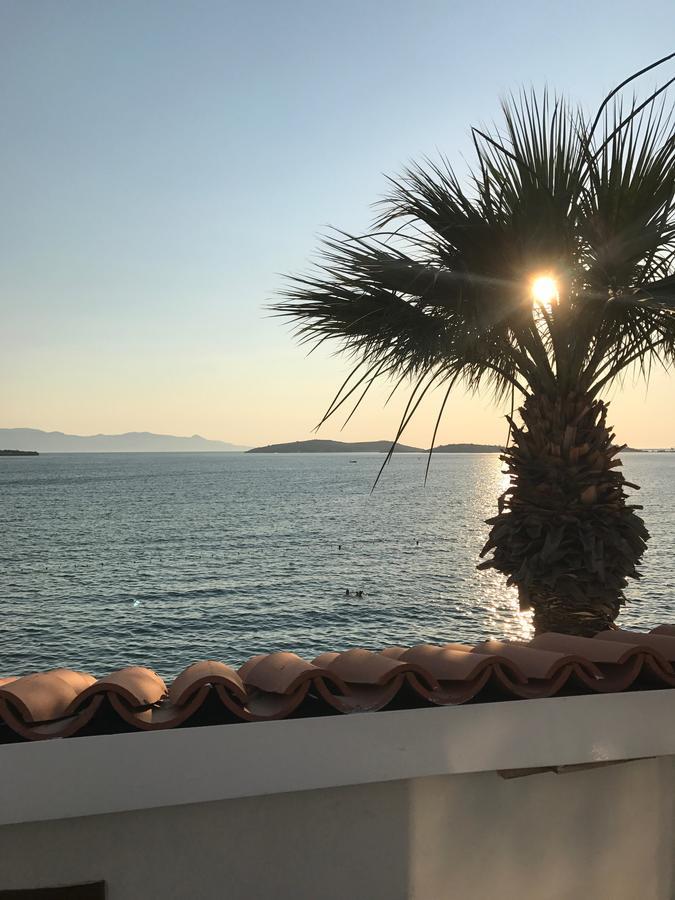Ayshe Hotel Foça Buitenkant foto