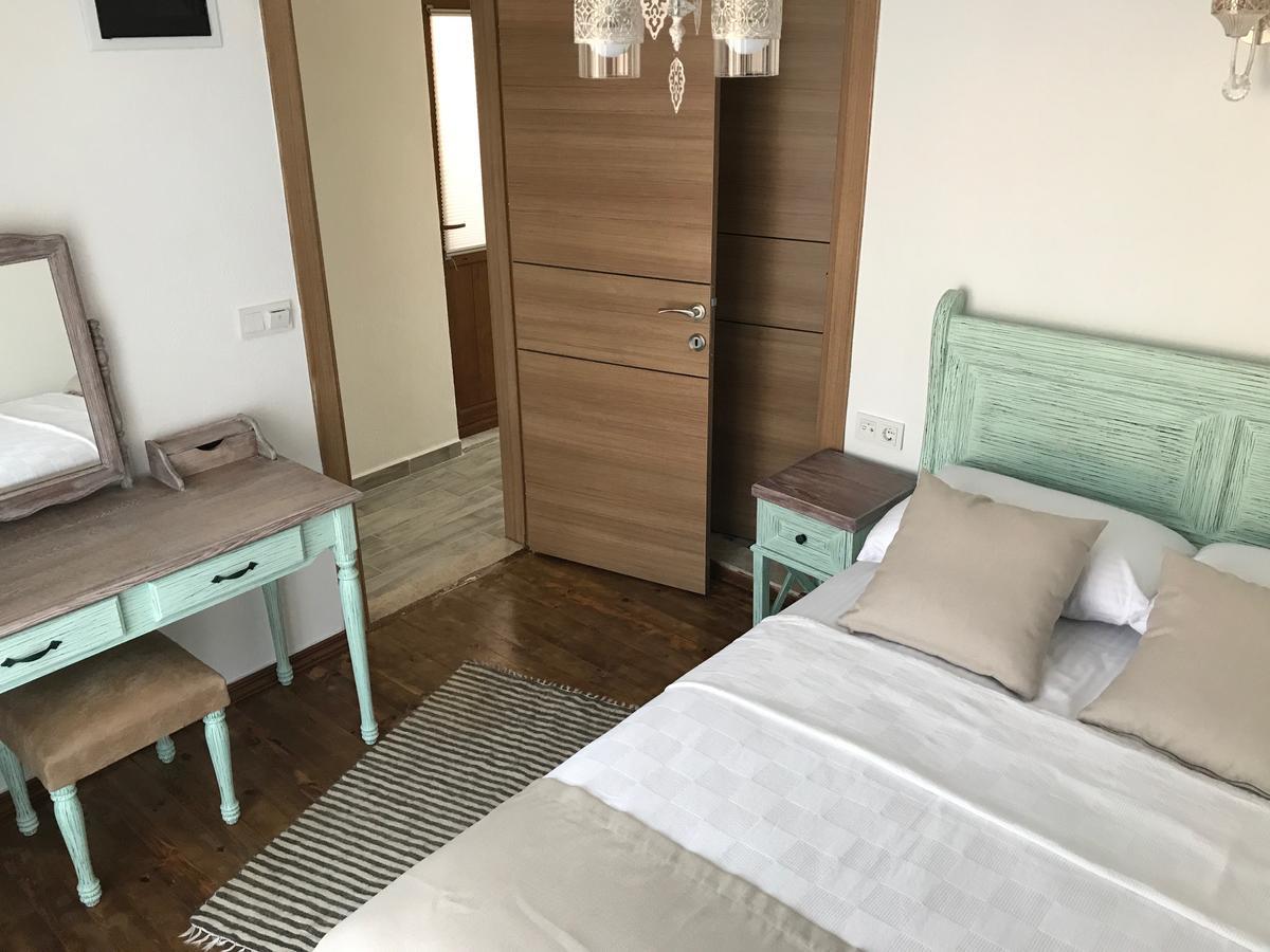 Ayshe Hotel Foça Buitenkant foto